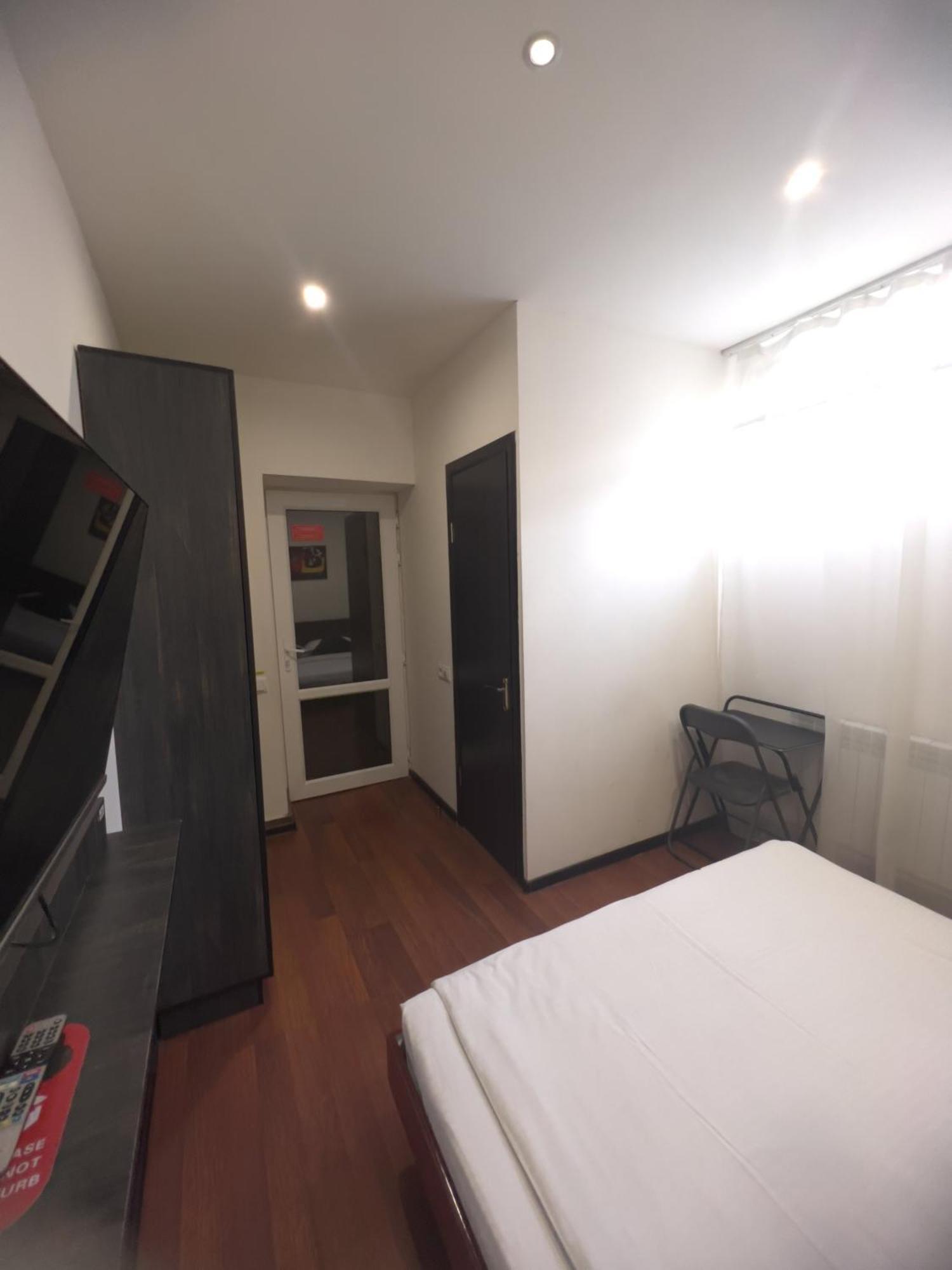 Nava Hotel Erévan Chambre photo